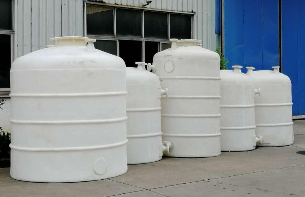 化學(xué)儲罐和塑料水箱之間存在什么不同的差異?